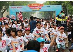 Hơn 1300 người đội mưa tham gia Giải chạy Apax Happy Run 2019 quyên tiền xây trường học ở Sìn Hồ