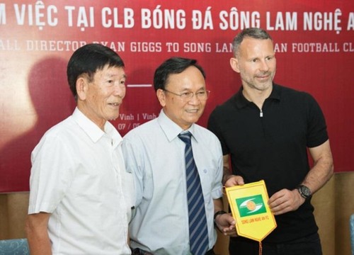 Huyền thoại Man United Ryan Giggs thăm CLB SLNA