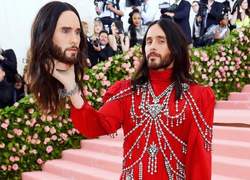 Màn xuất hiện kinh dị nhất Met Gala 2019: Jared Leto khoe... cái đầu thứ 2, bao ngôi sao chặt chém cũng không đọ được