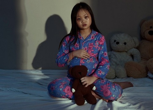 'Những đứa trẻ mang bầu' - Bộ ảnh lên án nạn ấu dâm cực kỳ ám ảnh và nhân văn