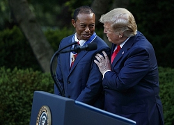 Tiger Woods rưng rưng nước mắt nhận Huân chương từ Tổng thống Trump