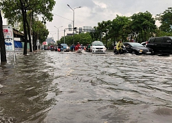 TP.HCM ngập mênh mông, kẹt xe khắp nơi sau mưa lớn