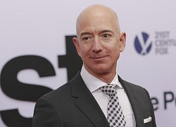 Trong 15 phút, tỷ phú Jeff Bezos kiếm số tiền một người Mỹ làm cả đời