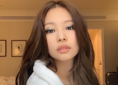 Tự tin khoe clip da không tì vết, Jennie (BLACKPINK) bị đào lại loạt ảnh mặt mộc và khiến netizen bất ngờ