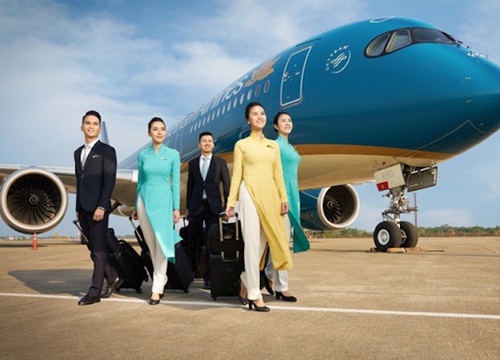 Vietnam Airlines "xanh mướt" ngày chào sàn HoSE