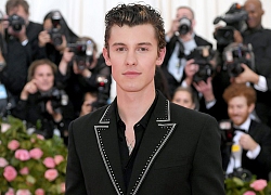 Đắp mặt nạ vàng cho mắt để đi Met Gala, Shawn Mendes tưởng không điệu mà điệu không tưởng