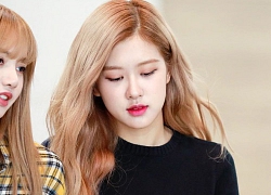 Đâu cần lồng lộn, Rosé (BLACKPINK) mặc đồ trắng đen thôi mà làm sáng bừng cả sân bay, lấn át cả các thành viên