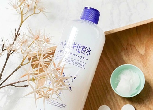 Lotion nào dành riêng cho da nhờn mụn?