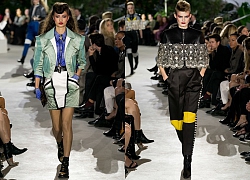 Louis Vuitton Cruise 2020: "không ngủ ở New York" với những dấu ấn đậm chất Art Deco