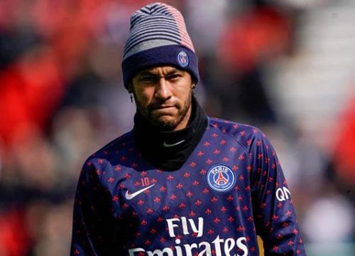 Neymar bị treo giò ba trận vì đấm CĐV