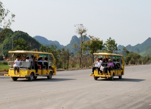 Phật tử tham dự Đại lễ Vesak 2019 được phục vụ miễn phí xe điện, cơm chay và nước uống