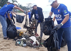 Phú Quốc ô nhiễm trầm trọng: Thanh niên ra quân chống rác thải nhựa