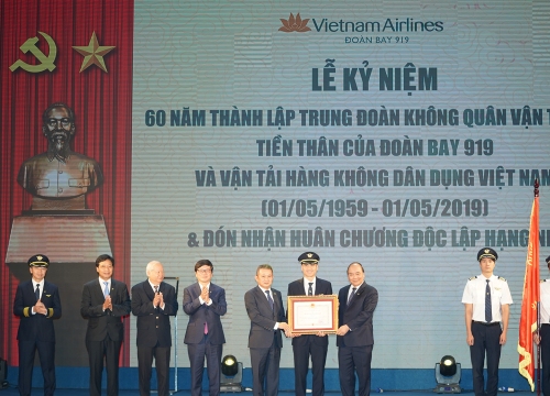 Thủ tướng mong muốn Vietnam Airlines sớm trở thành hãng hàng không 5 sao