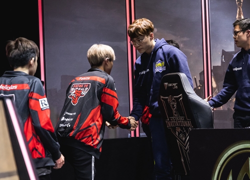 Tiết lộ khủng khiếp về đối thủ đầu tiên của Phong Vũ Buffalo tại vòng bảng MSI 2019: Luyện tập hà khắc liên tục, nói không với ngày nghỉ