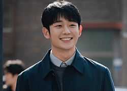 "Trai trẻ" Jung Hae In cười rạng rỡ gây xao xuyến trong hậu trường phim mới