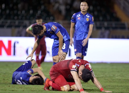 Bạn thầy Park "đứng hình" vì TP.HCM lỡ cơ hội bỏ xa Hà Nội FC