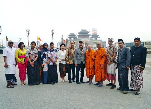 Hàng vạn phật tử về dự Đại lễ Phật đản Vesak 2019 ở chùa Tam Chúc