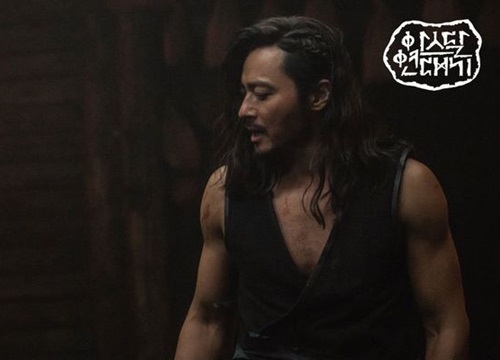 Jang Dong Gun khoe cơ bắp cuồn cuộn hùng dũng, tăng 8kg để đóng 'Arthdal Chronicles'