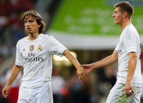 Zidane bảo vệ cả Kroos lẫn Modric