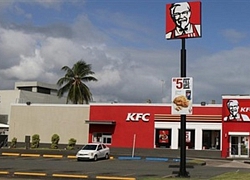 Bị cảnh sát bắt vì "ăn chực" gà rán ở KFC suốt một năm trời