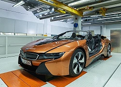 BMW i8 Roadster lột xác thành Safety Car tại giải đua Formula E