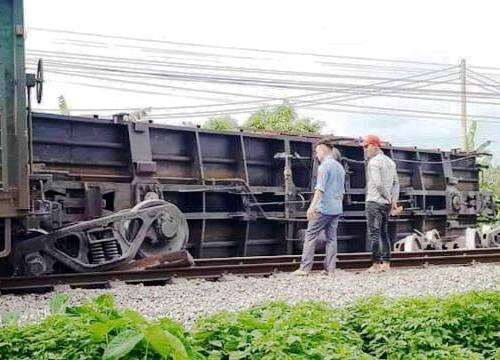 Sắp công bố nguyên nhân tàu trật bánh, lật toa ở Nam Định