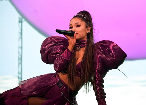 Thực hư chuyện Ariana Grande bị kiện vì đăng ảnh... chính mình