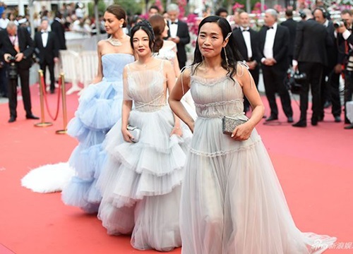 Vì sao nhiều người đẹp vô danh có cơ hội làm lố trên thảm đỏ Cannes?