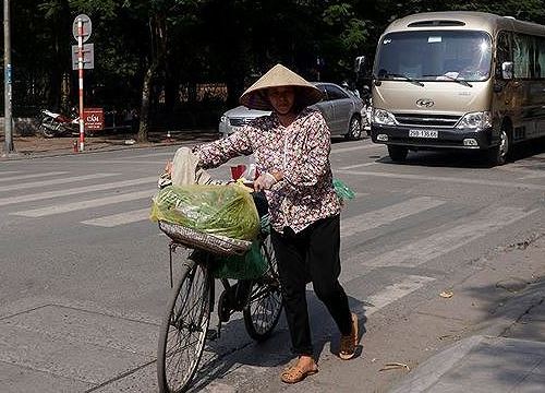 Nhọc nhằn mưu sinh dưới nắng nóng 40 độ