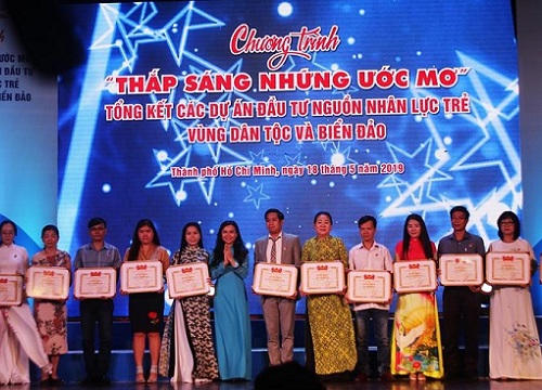 20 năm thắp sáng ước mơ vùng núi và hải đảo