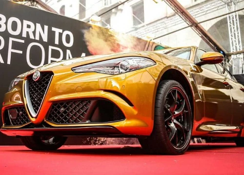 Alfa Romeo Giulia tỏa sáng "chói lọi" với màu sơn Ochre mới