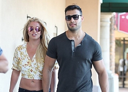 Britney Spears khoe dáng đẫy đà với áo croptop hoa gợi cảm khi ra phố