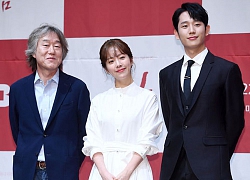 Jung Hae In nắm tay 'chị đẹp' Han Ji Min tại họp báo 'Spring Night'