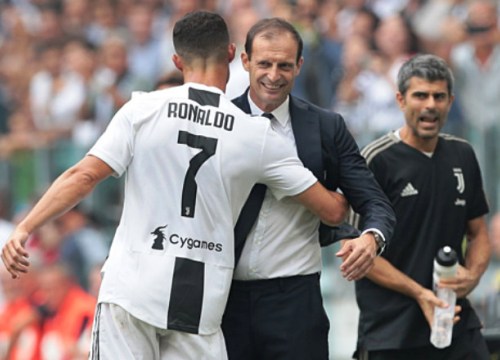 Juventus Atalanta: Ronaldo "mở hội" chia tay HLV Allegri