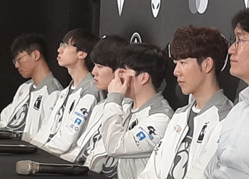 LMHT: IG thua đau vì tuyển thủ Ning bị bạn gái chia tay ngay trước trận Bán kết với Team Liquid?