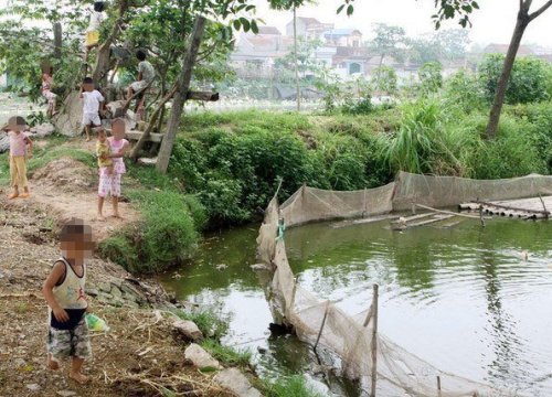 Sơn La: 4 học sinh bị điện giật khi tắm ao, 2 em tử vong