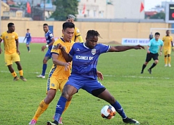 Thêm một cầu thủ phải đi cấp cứu tại V.League 2019