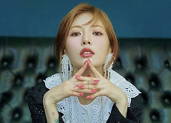 Chẳng cần make up đậm hay son đỏ lòe loẹt Hyuna vẫn quyến rũ 'chết người' với style bánh bèo