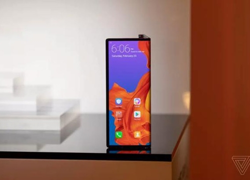 Điện thoại gập Huawei Mate X có nguy cơ 'chết chìm' bởi lệnh cấm vận