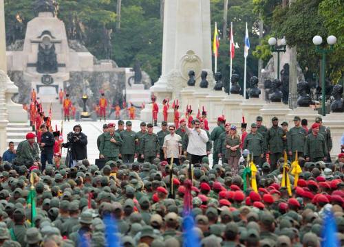 Ông Maduro ra lệnh: Quân đội sẵn sàng đẩy lui can thiệp của Mỹ