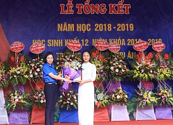 Khen thưởng học sinh giành giải Nhất cuộc thi viết thư UPU lần thứ 48