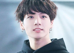 Nhìn "em út vàng" Jungkook của BTS gấp quần áo chỉn chu thế này, nhiều chị em sẽ thấy xấu hổ lắm đây