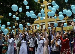 Sân trường THPT Trưng Vương ngày lễ trưởng thành: Nhìn đâu cũng thấp thoáng girl xinh