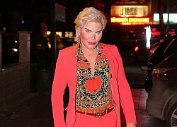 Sao nam nghiện dao kéo Rodrigo Alves mặc áo ngực lên sân khấu