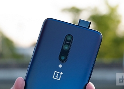 Sợ camera "thò thụt" dễ hỏng? OnePlus 7 Pro chứng minh điều ngược lại bằng cách mở cả chai bia