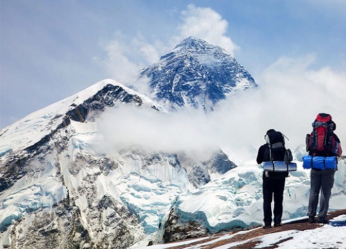 Tắc đường đến chết ở Everest: Thỏa mãn niềm đam mê hay chỉ là "check-in" cho bằng thiên hạ cùng góc khuất đáng sợ "mạnh ai nấy sống"