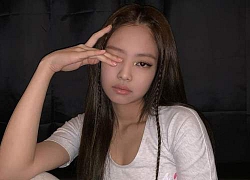 Thấy Bà Tân Vlog quá hot, Jennie (BLACKPINK) cũng học đòi làm &#8220;Bà Jen Vlog&#8221; nướng bánh siêu to khổng lồ cháy khét lẹt