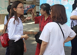 Thí sinh lúng túng trước đề thi chuyên văn vào trường Phổ thông Năng khiếu