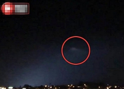 UFO to hơn cả sân bóng đá rọi sáng trời đêm