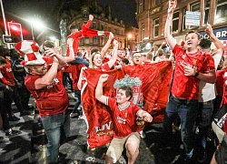 Đội nhà vô địch Champions League, fan Liverpool ăn mừng "lầy lội"